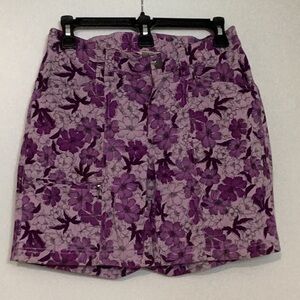 Duluth Trading Company women’s size 4 shorts in pretty purple floral pattern